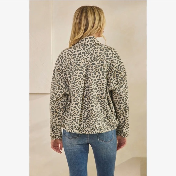 Cropped Leopard Print Jean Jacket in Cream and Gray - Picture 3 of 4